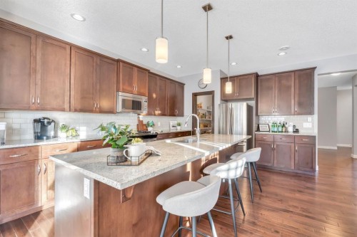 175 Everbrook Drive Sw, Calgary, AB - Indoor Photo Showing Kitchen With Upgraded Kitchen