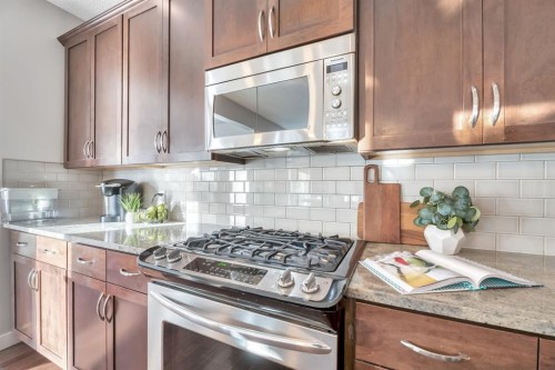 175 Everbrook Drive Sw, Calgary, AB - Indoor Photo Showing Kitchen With Upgraded Kitchen