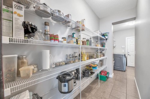 175 Everbrook Drive Sw, Calgary, AB - Indoor With Storage