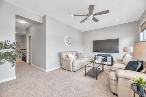 175 Everbrook Drive Sw, Calgary, AB - Indoor Photo Showing Living Room