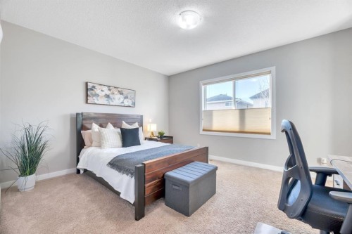 175 Everbrook Drive Sw, Calgary, AB - Indoor Photo Showing Bedroom
