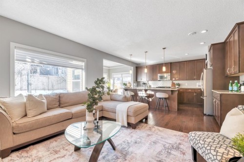 175 Everbrook Drive Sw, Calgary, AB - Indoor Photo Showing Living Room