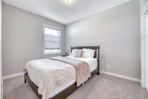 175 Everbrook Drive Sw, Calgary, AB - Indoor Photo Showing Bedroom