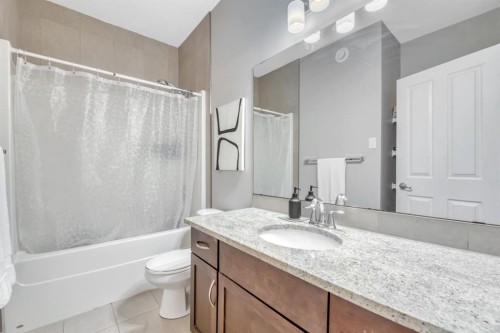 175 Everbrook Drive Sw, Calgary, AB - Indoor Photo Showing Bathroom