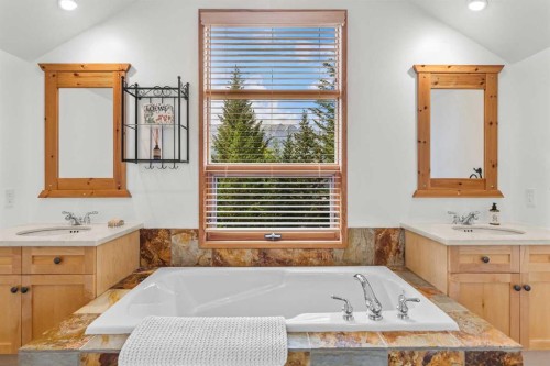 24 Blue Grouse Ridge, Canmore, AB - Indoor Photo Showing Bathroom