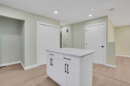 3908 49 Street Ne, Calgary, AB - Indoor Photo Showing Other Room