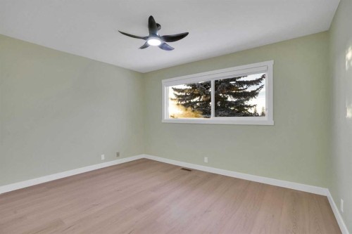 3908 49 Street Ne, Calgary, AB - Indoor Photo Showing Other Room