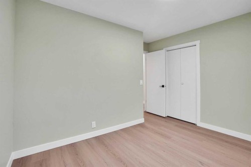 3908 49 Street Ne, Calgary, AB - Indoor Photo Showing Other Room