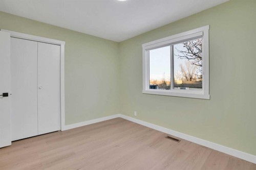 3908 49 Street Ne, Calgary, AB - Indoor Photo Showing Other Room