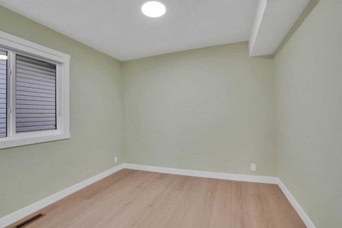 3908 49 Street Ne, Calgary, AB - Indoor Photo Showing Other Room