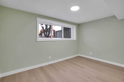 3908 49 Street Ne, Calgary, AB - Indoor Photo Showing Other Room