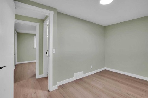 3908 49 Street Ne, Calgary, AB - Indoor Photo Showing Other Room