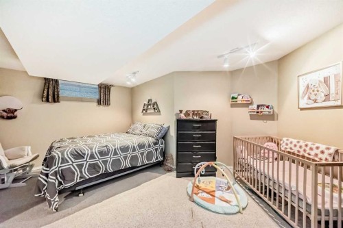 9834 Hidden Valley Drive Nw, Calgary, AB - Indoor Photo Showing Bedroom