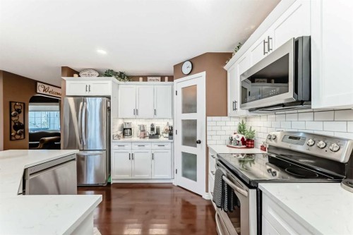 9834 Hidden Valley Drive Nw, Calgary, AB - Indoor Photo Showing Kitchen
