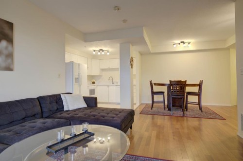 1406-683 10 Street Sw, Calgary, AB - Indoor Photo Showing Living Room