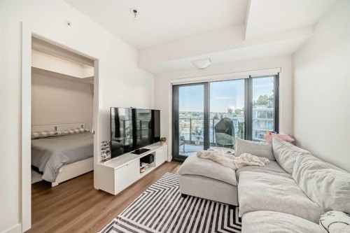 1313-730 2, Calgary, AB - Indoor Photo Showing Living Room