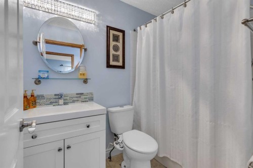 10913 Hidden Valley Drive Nw, Calgary, AB - Indoor Photo Showing Bathroom