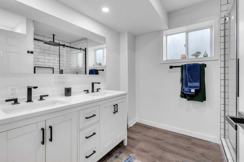 10913 Hidden Valley Drive Nw, Calgary, AB - Indoor Photo Showing Bathroom