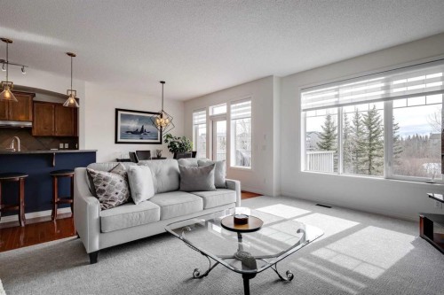15 Copperfield Close Se, Calgary, AB - Indoor Photo Showing Living Room