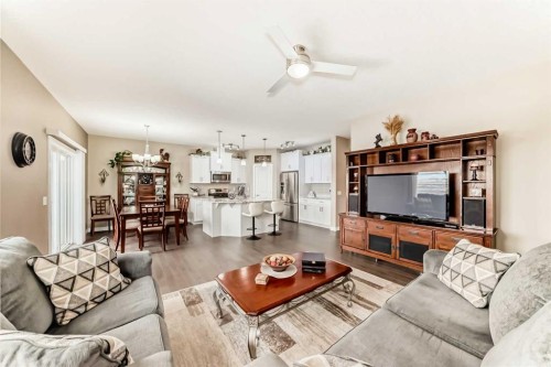 620 Edgefield Street, Strathmore, AB - Indoor Photo Showing Living Room