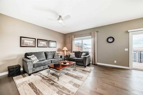620 Edgefield Street, Strathmore, AB - Indoor Photo Showing Living Room
