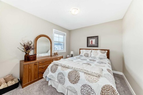 620 Edgefield Street, Strathmore, AB - Indoor Photo Showing Bedroom