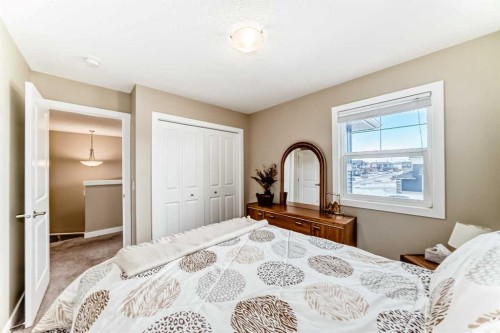 620 Edgefield Street, Strathmore, AB - Indoor Photo Showing Bedroom