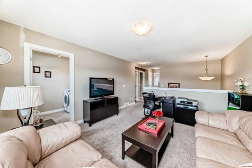 620 Edgefield Street, Strathmore, AB - Indoor Photo Showing Living Room