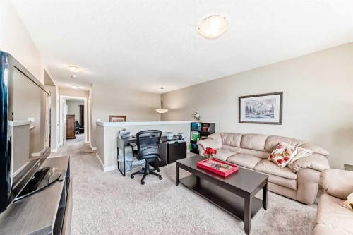 620 Edgefield Street, Strathmore, AB - Indoor Photo Showing Living Room