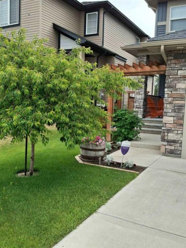 620 Edgefield Street, Strathmore, AB - Outdoor