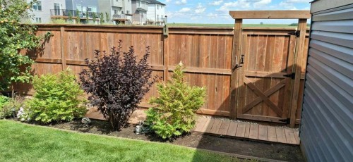 620 Edgefield Street, Strathmore, AB - Outdoor