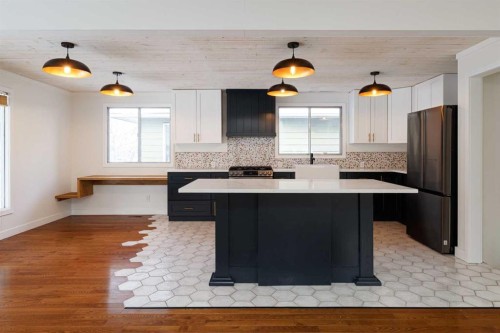 256 Queen Tamara Way Se, Calgary, AB - Indoor Photo Showing Kitchen With Upgraded Kitchen