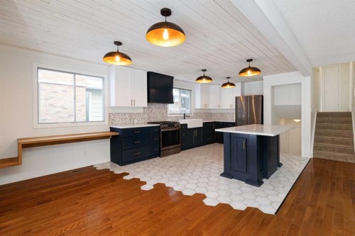 256 Queen Tamara Way Se, Calgary, AB - Indoor Photo Showing Kitchen