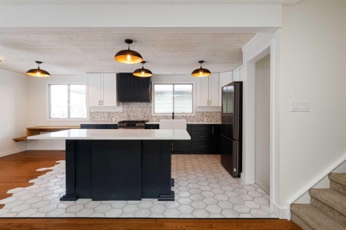 256 Queen Tamara Way Se, Calgary, AB - Indoor Photo Showing Kitchen With Upgraded Kitchen