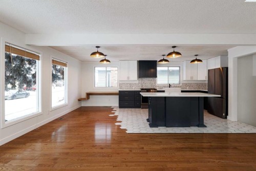256 Queen Tamara Way Se, Calgary, AB - Indoor Photo Showing Kitchen With Upgraded Kitchen