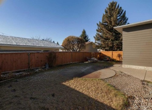 256 Queen Tamara Way Se, Calgary, AB - Outdoor
