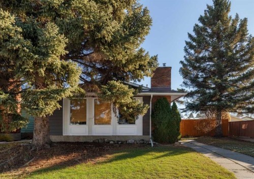 256 Queen Tamara Way Se, Calgary, AB - Outdoor