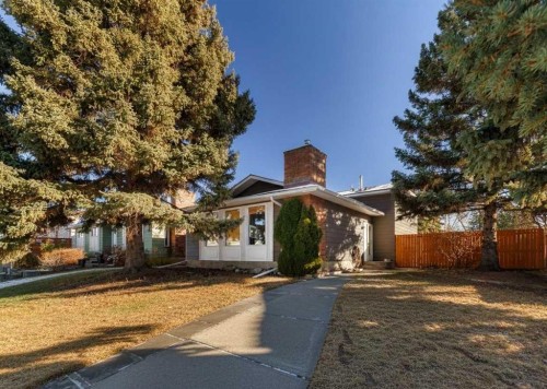 256 Queen Tamara Way Se, Calgary, AB - Outdoor