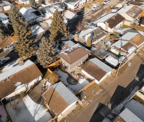 256 Queen Tamara Way Se, Calgary, AB - Outdoor