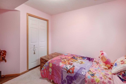 1421 Strathcona Way, Strathmore, AB - Indoor Photo Showing Bedroom