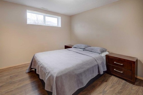 1421 Strathcona Way, Strathmore, AB - Indoor Photo Showing Bedroom