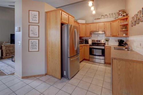 1421 Strathcona Way, Strathmore, AB - Indoor Photo Showing Kitchen With Double Sink