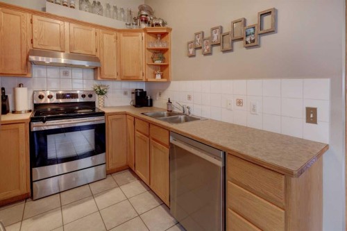 1421 Strathcona Way, Strathmore, AB - Indoor Photo Showing Kitchen With Double Sink