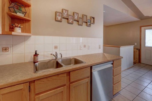 1421 Strathcona Way, Strathmore, AB - Indoor Photo Showing Kitchen With Double Sink