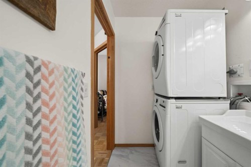 113 Sheep River Drive, Okotoks, AB - Indoor Photo Showing Laundry Room