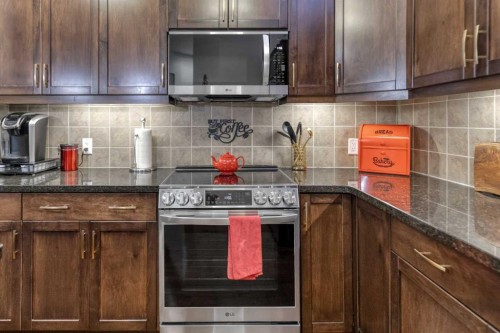 116-77 George Fox Trail, Cochrane, AB - Indoor Photo Showing Kitchen
