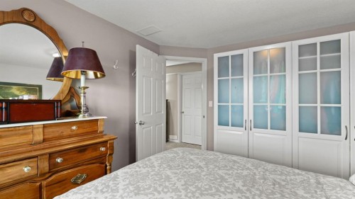 166 Bridlecrest Boulevard Sw, Calgary, AB - Indoor Photo Showing Bedroom