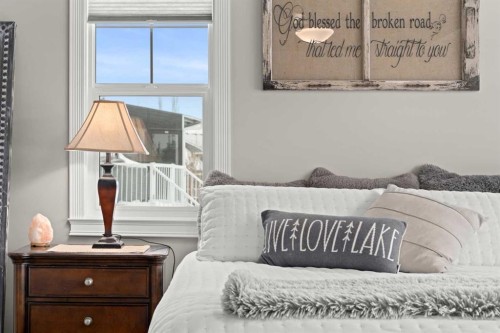 555 Summer Crescent, Rural Ponoka County, AB - Indoor Photo Showing Bedroom