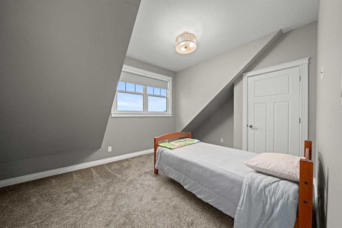 555 Summer Crescent, Rural Ponoka County, AB - Indoor Photo Showing Bedroom