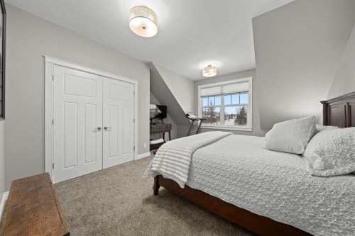 555 Summer Crescent, Rural Ponoka County, AB - Indoor Photo Showing Bedroom